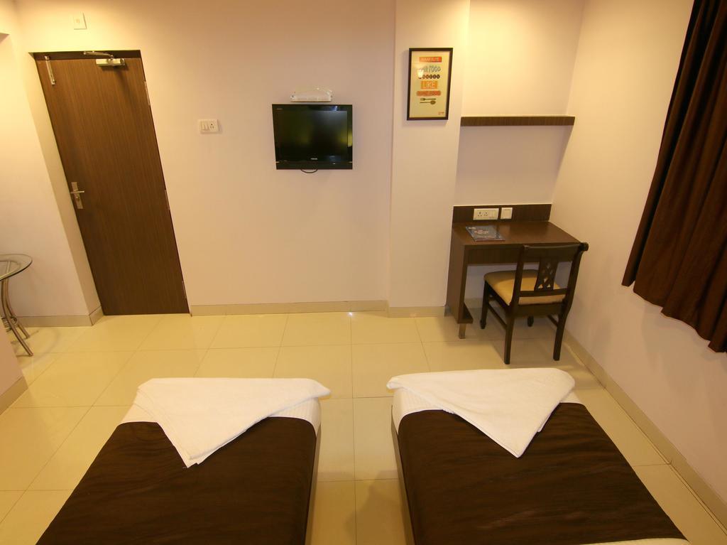 Hotel Panvel Palace Kültér fotó
