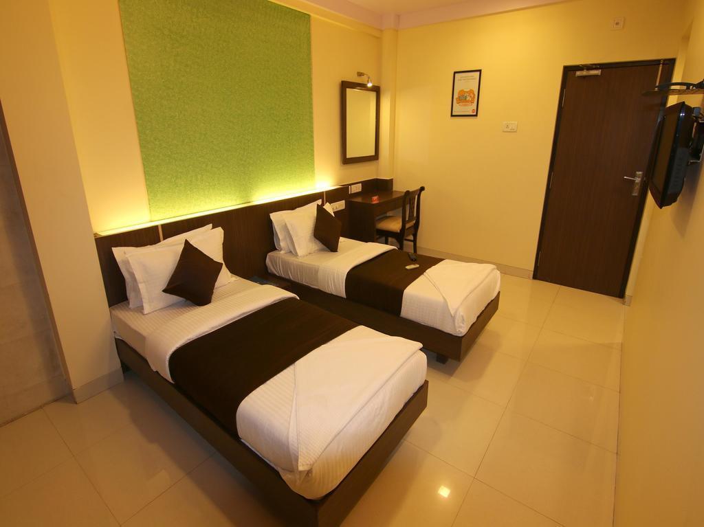 Hotel Panvel Palace Kültér fotó