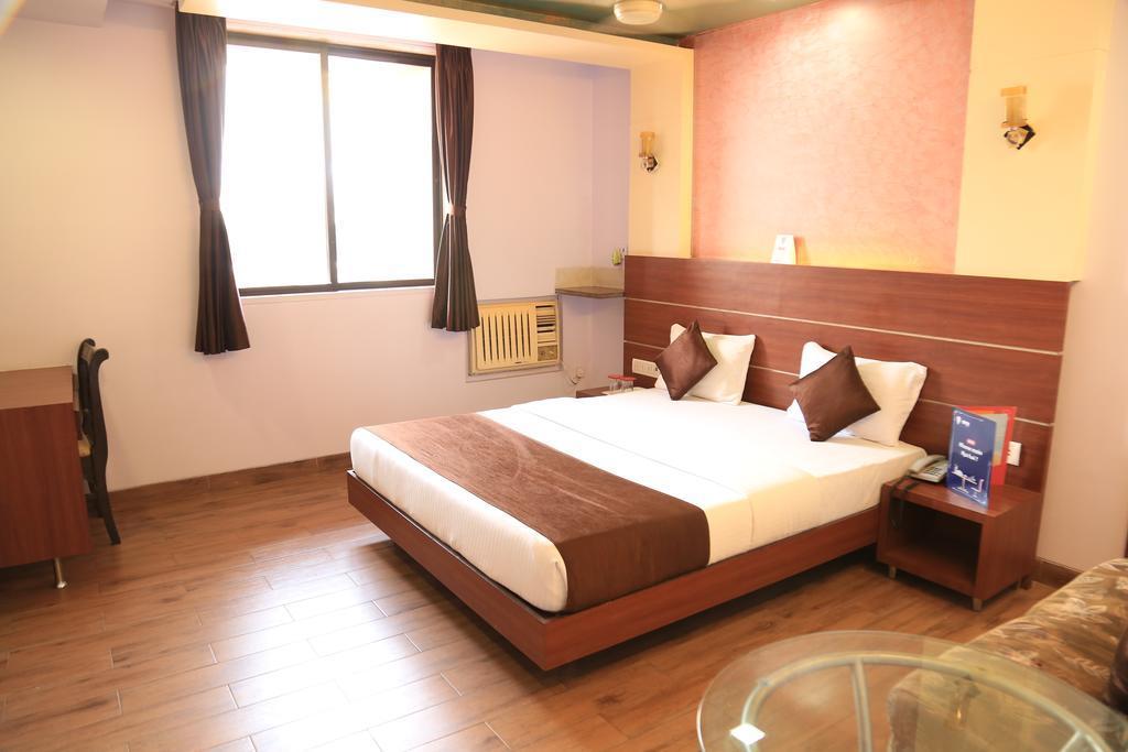 Hotel Panvel Palace Kültér fotó