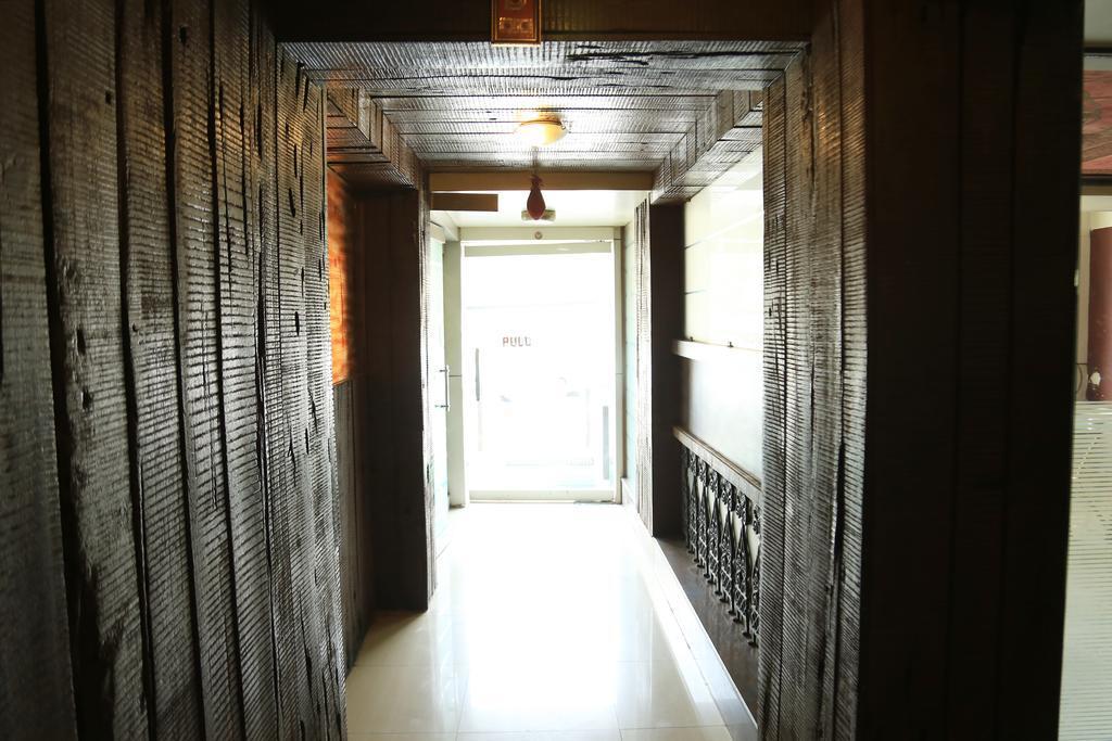Hotel Panvel Palace Kültér fotó