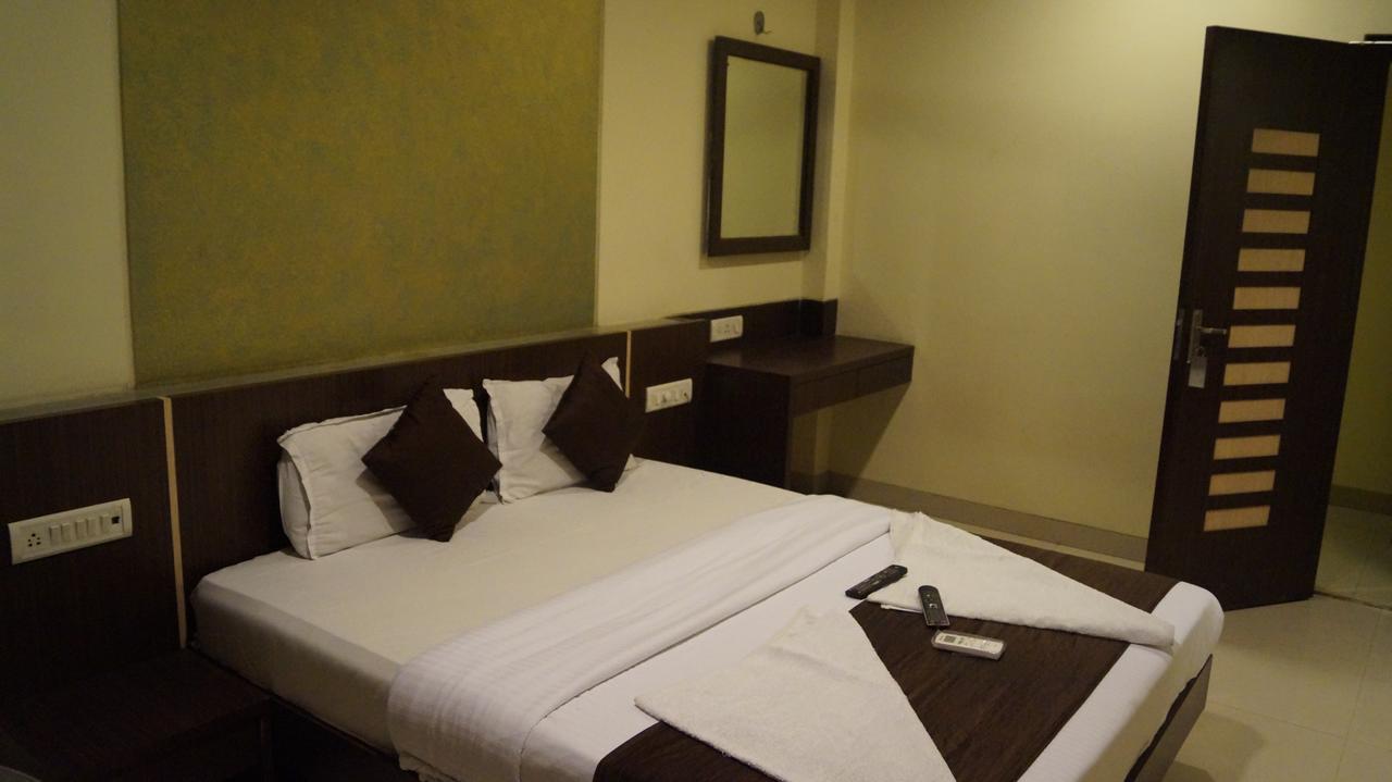 Hotel Panvel Palace Kültér fotó