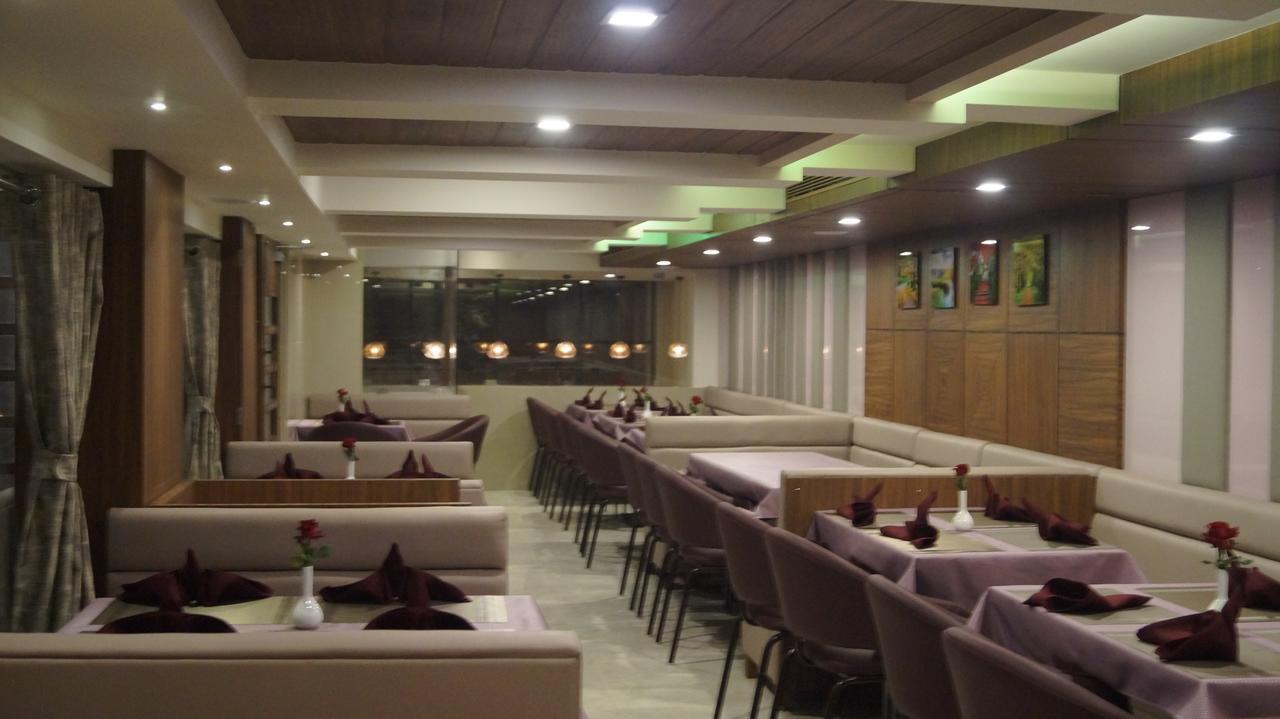 Hotel Panvel Palace Kültér fotó