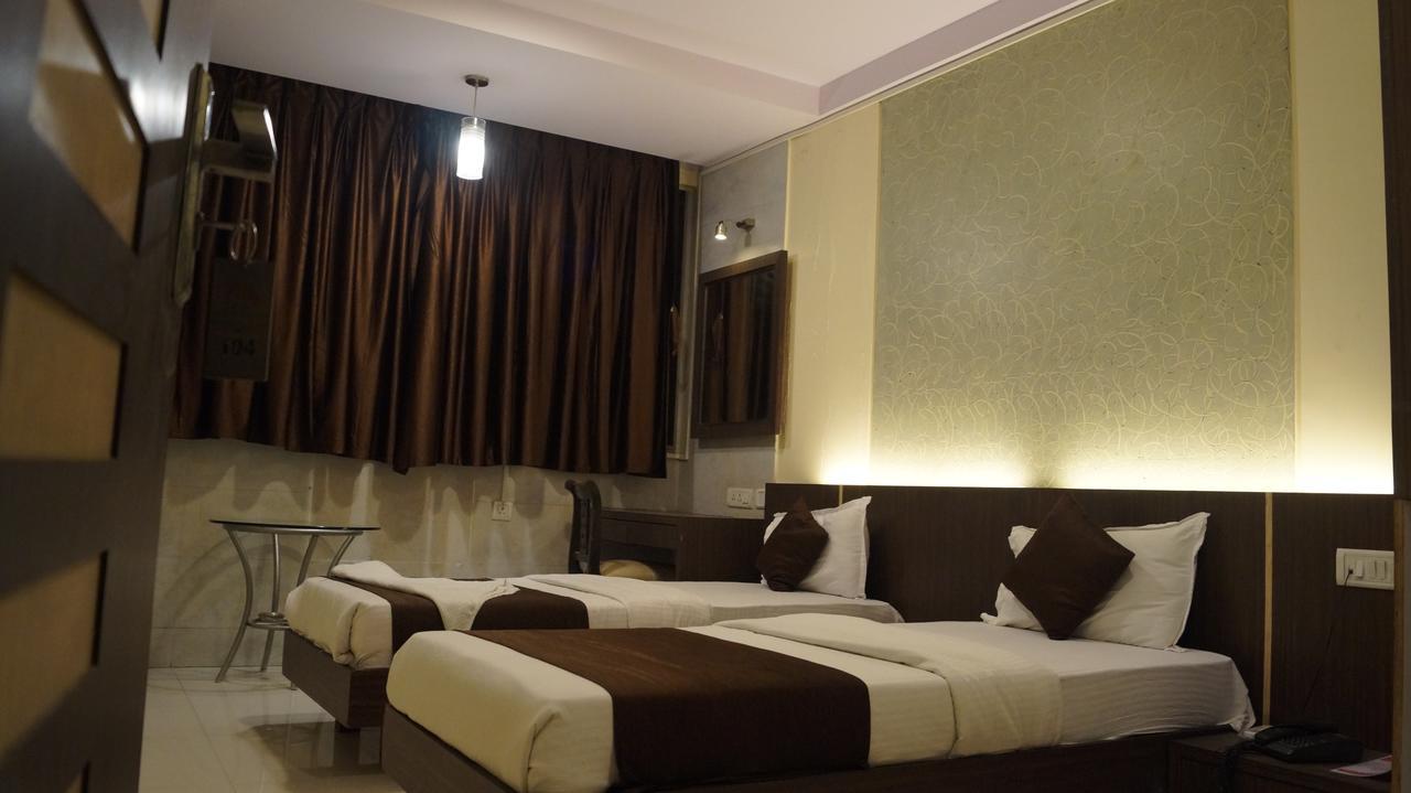 Hotel Panvel Palace Kültér fotó