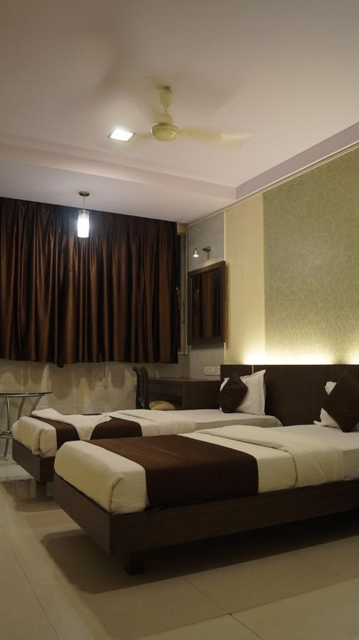 Hotel Panvel Palace Kültér fotó