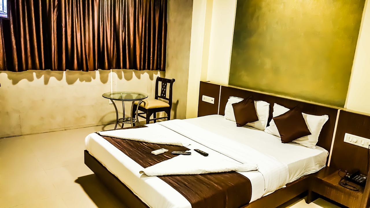 Hotel Panvel Palace Kültér fotó